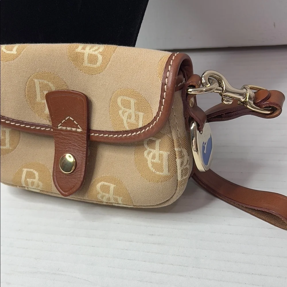 DOONEY & BOURKE Vintage Signature Brown Canvas Leather Monogram Wristlet
